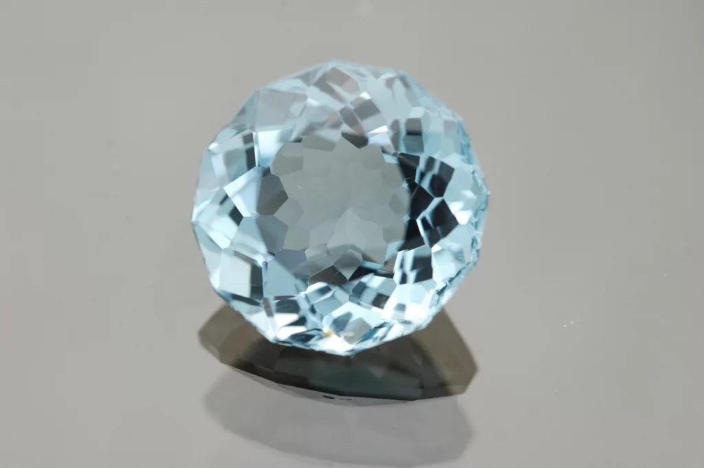 gem, blue topaz, gemstone-562553.jpg